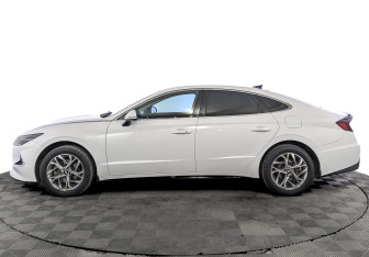 Подержанный автомобиль Hyundai Sonata 2021 года (8 фото)