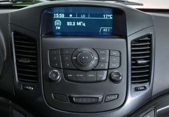 Подержанный автомобиль Chevrolet Orlando 2014 года (16 фото)