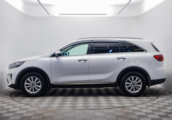 Подержанный автомобиль Kia Sorento 2018 года (2 фото)