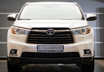 Подержанный автомобиль Toyota Highlander 2014 года (2 фото)