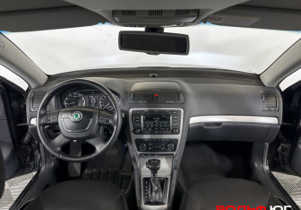 Подержанный автомобиль Skoda Octavia Liftback 2012 года (12 фото)