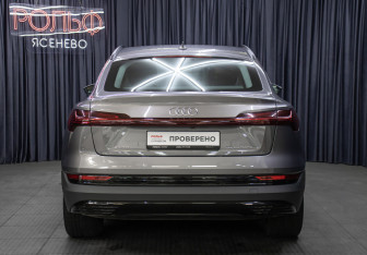 Подержанный автомобиль Audi e-tron Sportback 2021 года (6 фото)