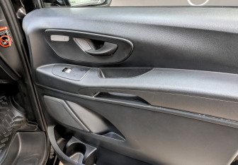 Подержанный автомобиль Mercedes-Benz Vito 2021 года (24 фото)