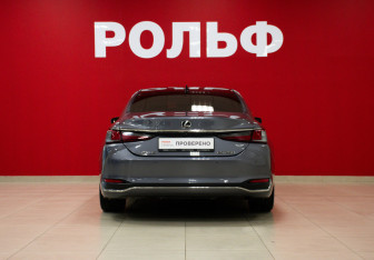 Подержанный автомобиль Lexus ES 2019 года (6 фото)