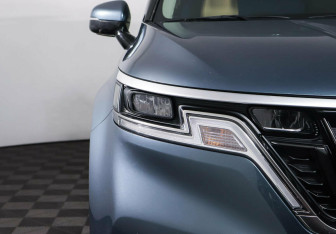 Подержанный автомобиль Kia Carnival 2021 года (7 фото)