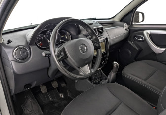 Подержанный автомобиль Nissan Terrano 2020 года (15 фото)