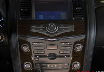 Подержанный автомобиль Nissan Patrol 2014 года (15 фото)