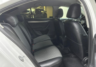 Подержанный автомобиль Skoda Octavia Liftback 2017 года (11 фото)