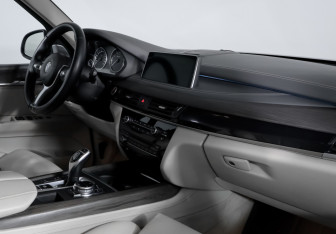 Подержанный автомобиль BMW X5 2014 года (9 фото)