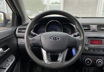 Подержанный автомобиль Kia Rio Sedan 2012 года (16 фото)