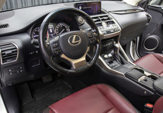 Подержанный автомобиль Lexus NX 2017 года (16 фото)