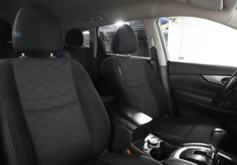 Подержанный автомобиль Nissan X-Trail 2018 года (23 фото)