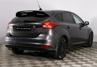 Подержанный автомобиль Ford Focus Hatchback 2017 года (5 фото)
