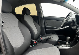 Подержанный автомобиль Hyundai Solaris Sedan 2012 года (10 фото)