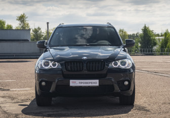 Подержанный автомобиль BMW X5 2011 года (2 фото)
