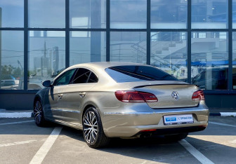 Подержанный автомобиль Volkswagen Passat CC 2012 года (7 фото)