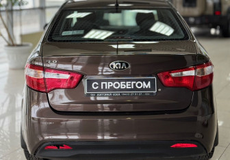 Подержанный автомобиль Kia Rio Sedan 2015 года (7 фото)