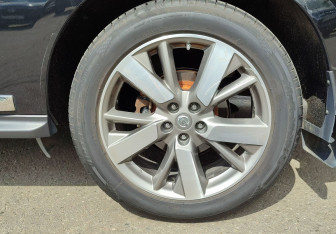 Подержанный автомобиль Nissan Pathfinder 2015 года (14 фото)
