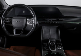 Подержанный автомобиль Omoda C5 2023 года (12 фото)