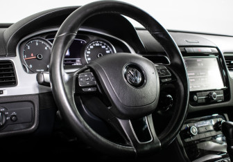Подержанный автомобиль Volkswagen Touareg 2013 года (13 фото)