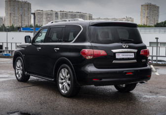 Подержанный автомобиль Infiniti QX80 2013 года (7 фото)