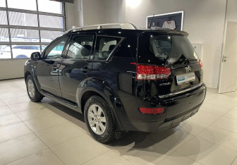 Подержанный автомобиль Citroen C-Crosser 2011 года (6 фото)