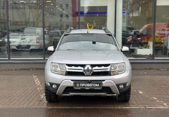 Подержанный автомобиль Renault Duster 2017 года (2 фото)