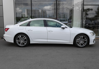 Подержанный автомобиль Audi A6 Sedan 2020 года (4 фото)