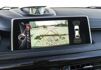 Подержанный автомобиль BMW X6 2015 года (17 фото)