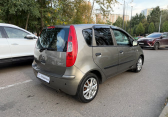 Подержанный автомобиль Mitsubishi Colt Hatchback 2007 года (4 фото)