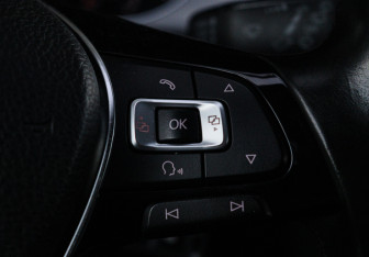 Подержанный автомобиль Volkswagen Golf Hatchback 2012 года (17 фото)