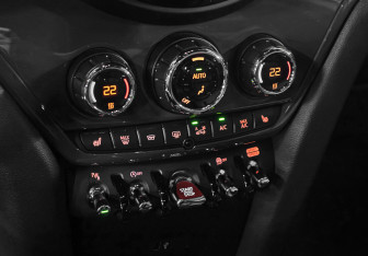 Подержанный автомобиль MINI Countryman 2020 года (18 фото)