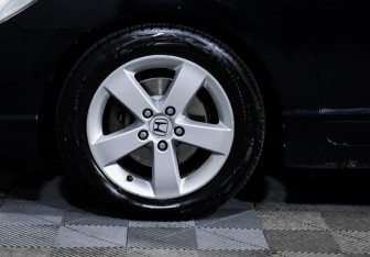 Подержанный автомобиль Honda Civic Sedan 2008 года (15 фото)