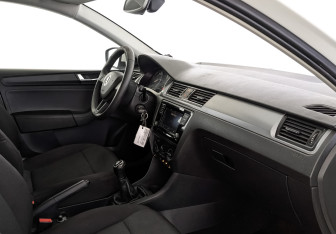 Подержанный автомобиль Skoda Rapid Liftback 2019 года (13 фото)