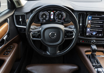 Подержанный автомобиль Volvo S90 2019 года (11 фото)