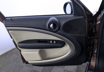 Подержанный автомобиль MINI Countryman 2015 года (19 фото)