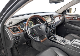 Подержанный автомобиль Hyundai Equus 2015 года (16 фото)