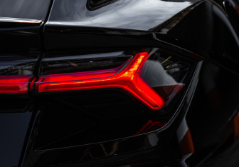 Подержанный автомобиль Lamborghini Urus 2020 года (17 фото)