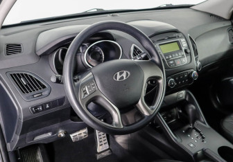 Подержанный автомобиль Hyundai ix35 2015 года (8 фото)