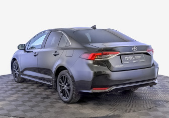 Подержанный автомобиль Toyota Corolla Sedan 2021 года (7 фото)
