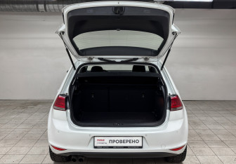 Подержанный автомобиль Volkswagen Golf Hatchback 2014 года (10 фото)