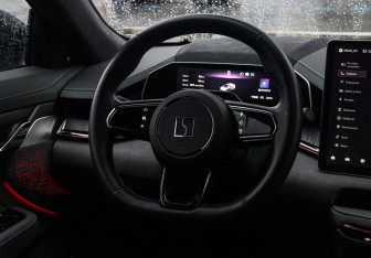 Подержанный автомобиль Zeekr 001 2023 года (17 фото)