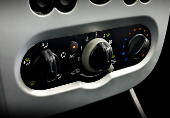 Подержанный автомобиль Renault Sandero 2011 года (25 фото)