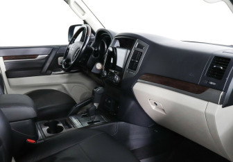 Подержанный автомобиль Mitsubishi Pajero 2019 года (8 фото)