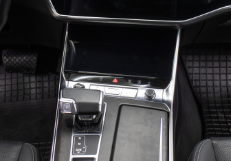 Подержанный автомобиль Audi A6 Sedan 2020 года (15 фото)