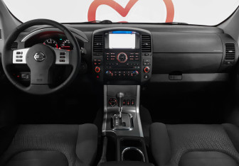 Подержанный автомобиль Nissan Pathfinder 2014 года (8 фото)