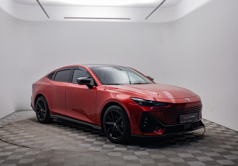 Подержанный автомобиль Changan UNI-V 2023 года (3 фото)