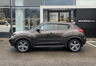 Подержанный автомобиль Nissan Juke 2011 года (8 фото)