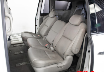 Подержанный автомобиль Kia Carnival 2019 года (9 фото)