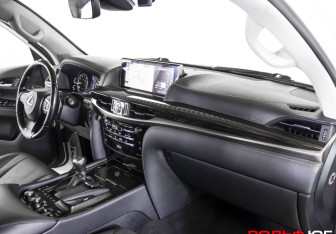 Подержанный автомобиль Lexus LX 2021 года (14 фото)